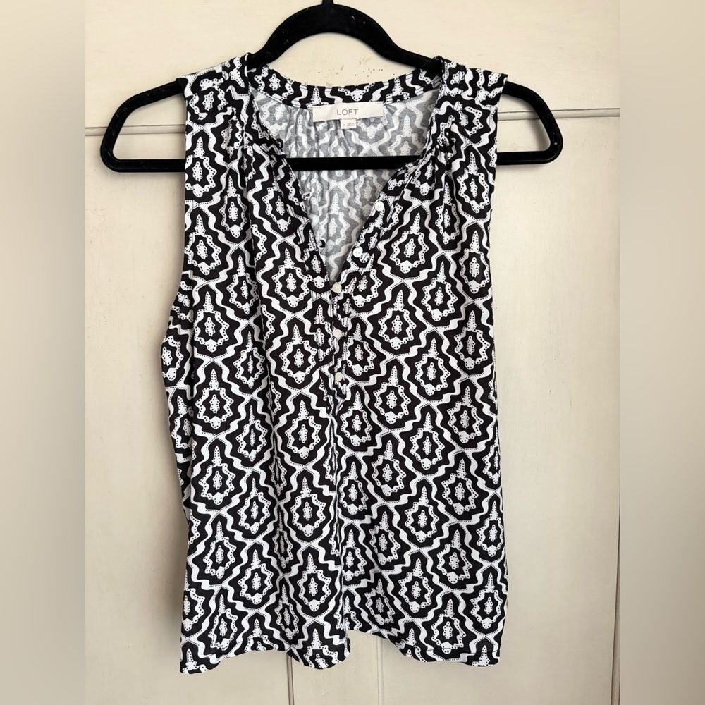 LOFT Black White Print Sleeveless Blouse Med - Picture 3 of 10